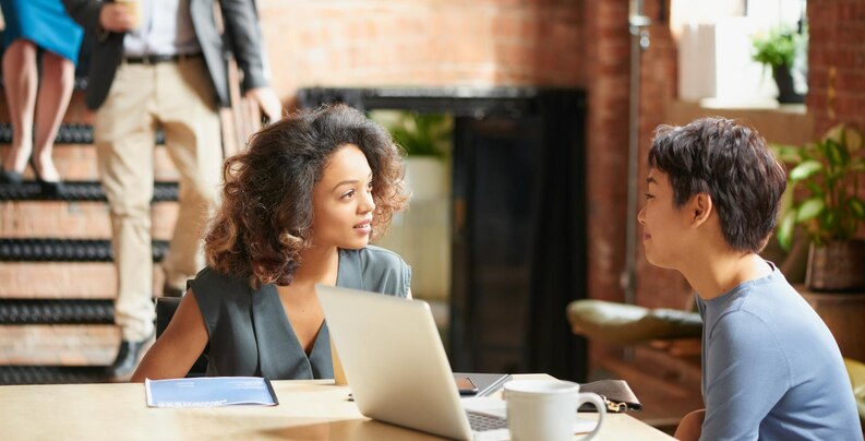 Employer giving positive feedback to a student intern
