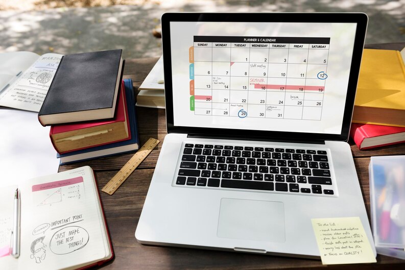 Time-blocked calendar showing a student’s daily schedule