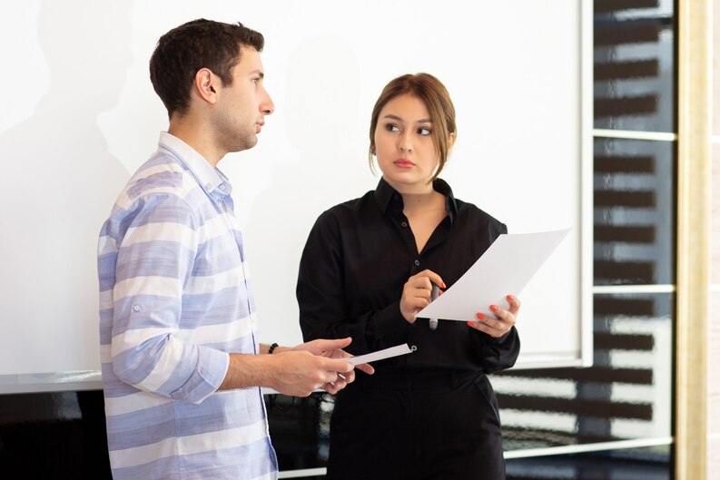 Intern receiving feedback
