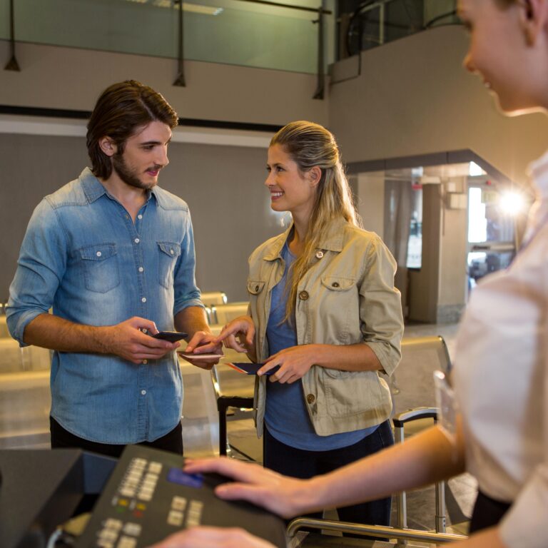 Students and industry professionals collaborating at Future Finds